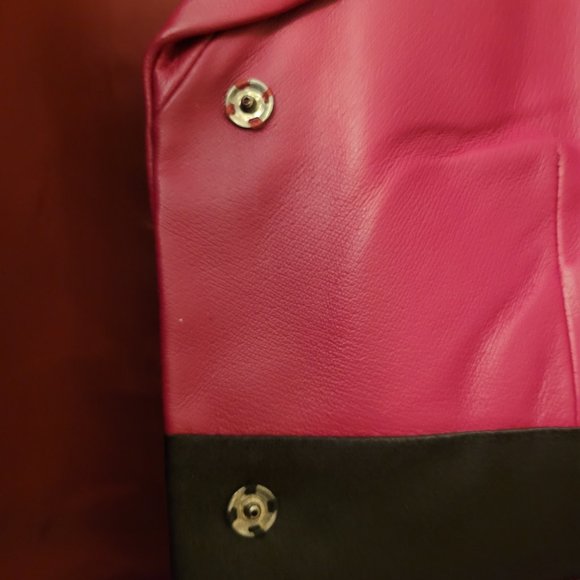 Spiegel 2 pc suit Fuchsia ( Like New ) ( 4 ) Genuine Leather REDUCED!!!! - Picture 4 of 12